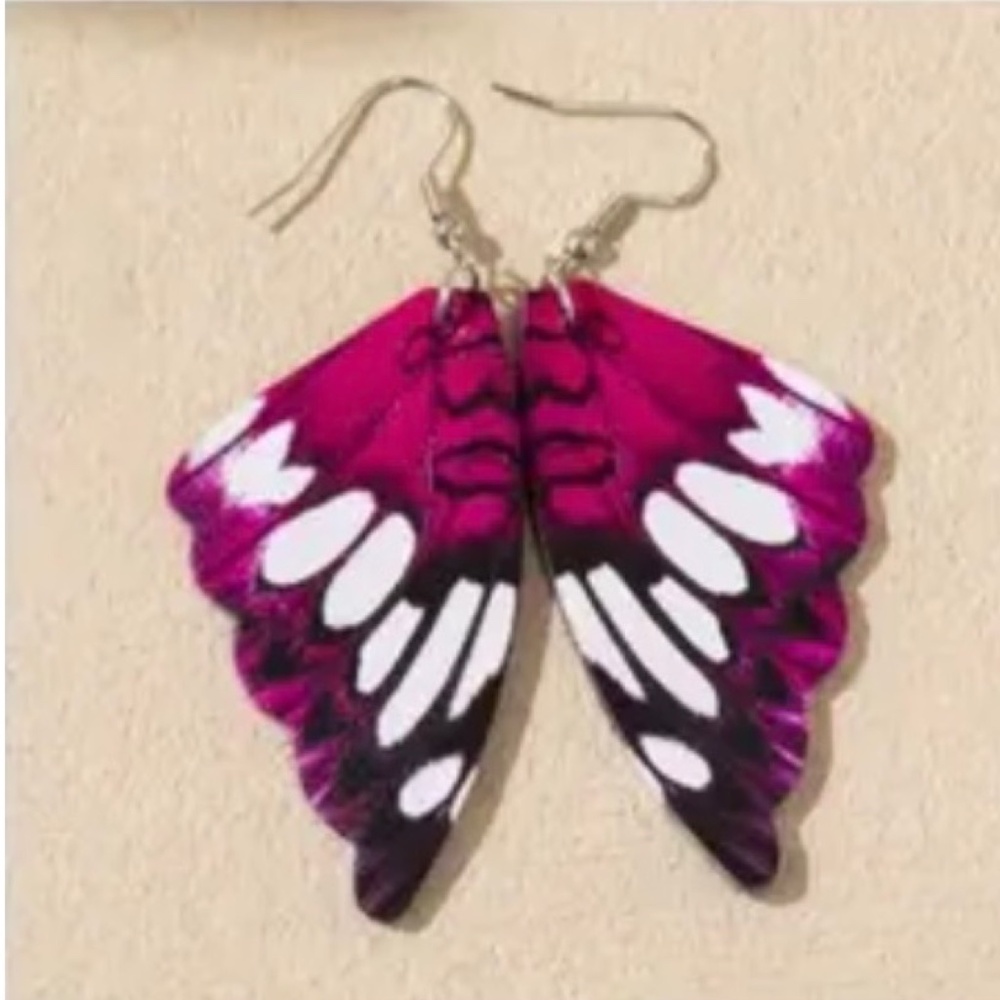 NWT Beautifully Detailed and Colorful Butterfly Wings Pierced Dangle Earrings!